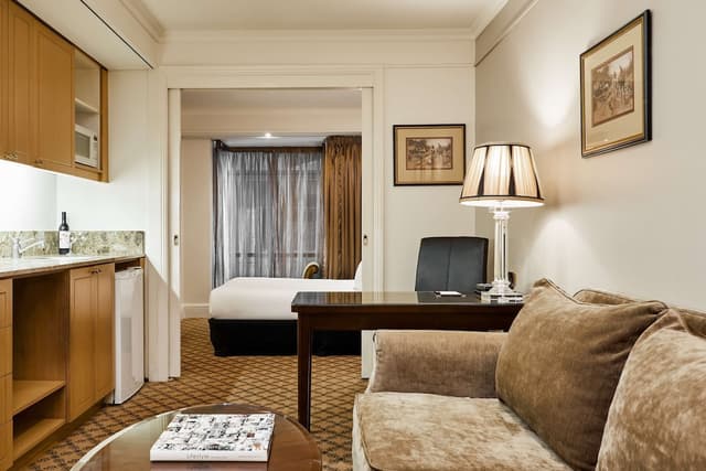 Queen Studio Suite with Single Spa Bath · photo 1