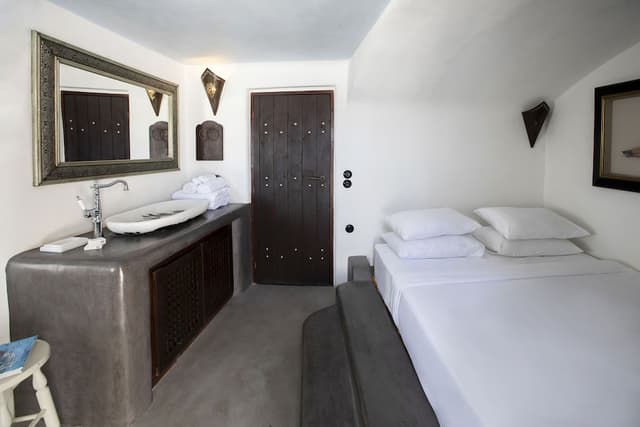 Habitación Deluxe con piscina interior y vista a la caldera. · foto 1