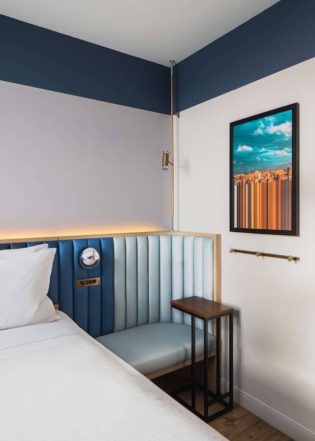 Room, 1 King Bed, Accessible, City View (Mobility, Roll-In Shower) · photo 2