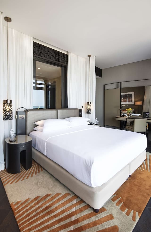 Room, 1 King Bed, Balcony · photo 1