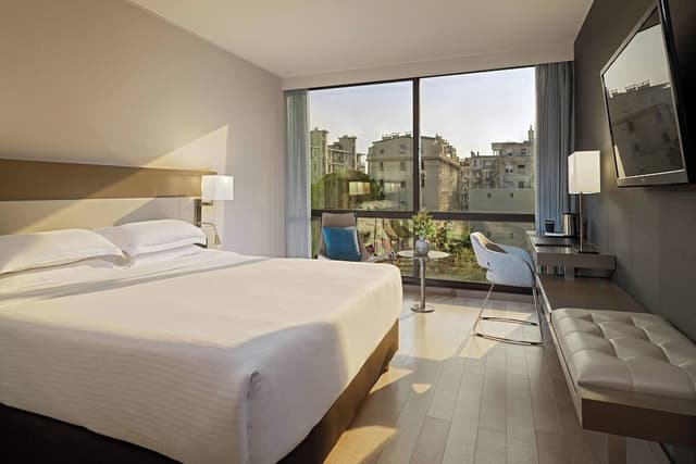 Deluxe Room, 1 King Bed, Sea View · photo 5