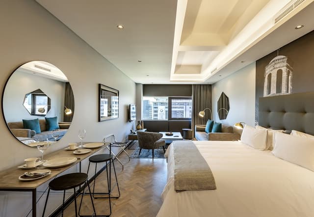 Studio, 1 King Bed, City View · photo 1