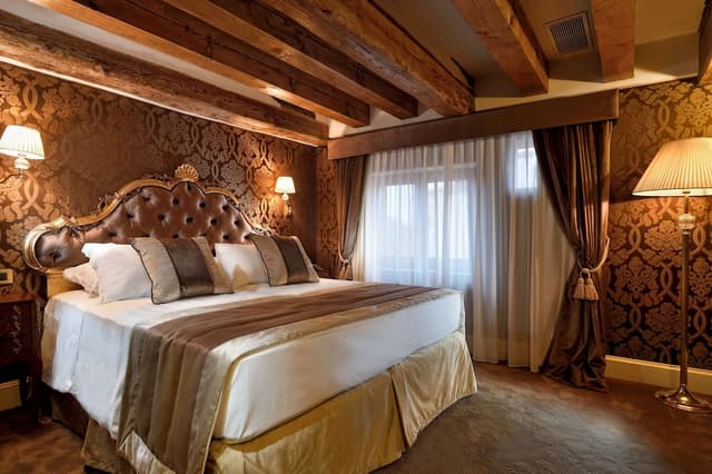 Classic Double or Twin Room · photo 8