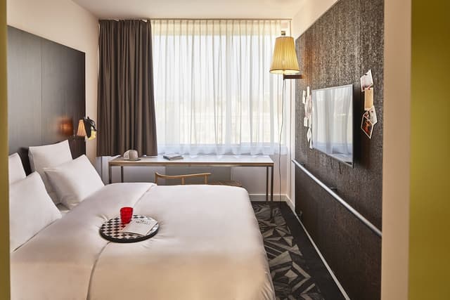 Room, 1 King Bed (Medium Mama) · photo 1