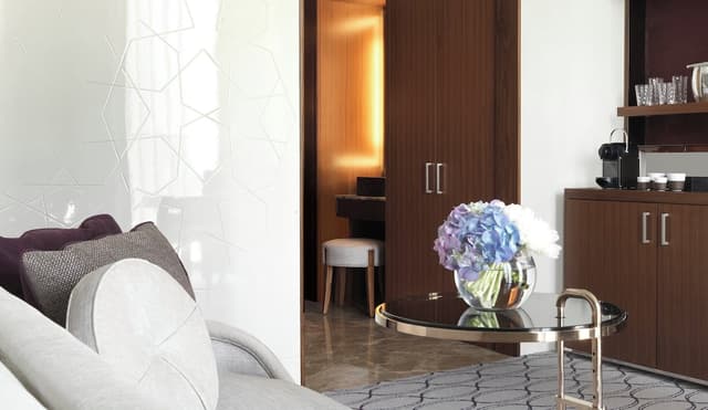 Deluxe Room, 1 King Bed (Waterfront) · photo 5