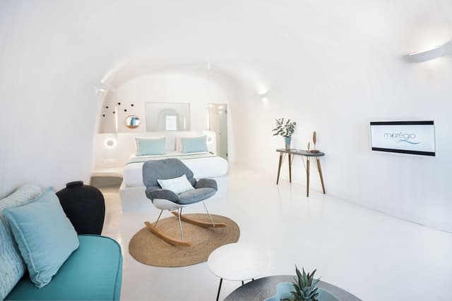 Cave Suite with outdoor heated infinity plunge pool · photo 6