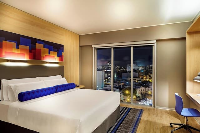Deluxe Room, 1 King Bed · photo 1