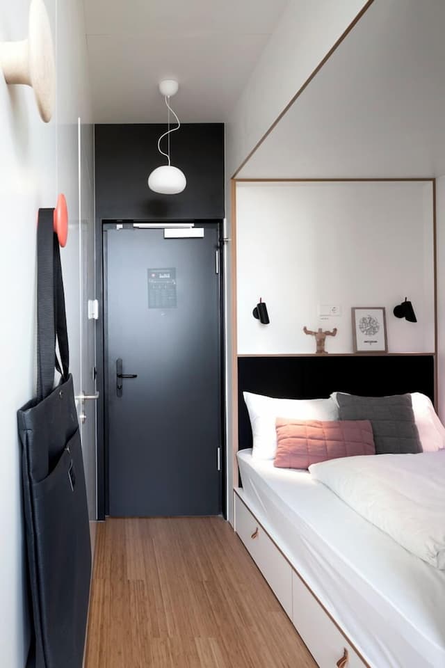 Room · photo 1