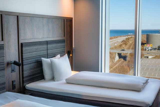 Family Room with 2 Queen Beds · photo 7