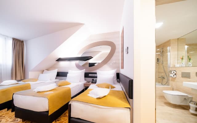 Classic Triple Room, 3 Twin Beds · photo 8