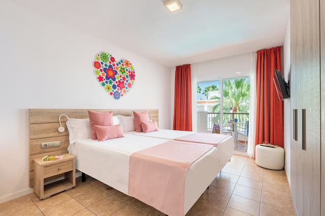 Twin Room, Pool View · photo 4