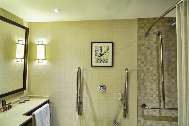 Room, 1 King Bed, Partial Ocean View (Balcony) · photo 7