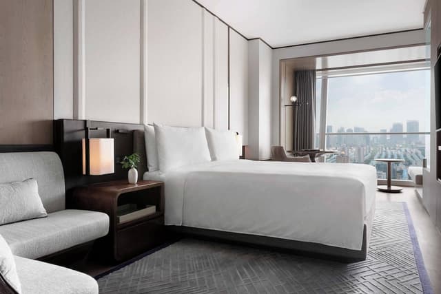 Room, 1 King Bed, River View, Corner · photo 1