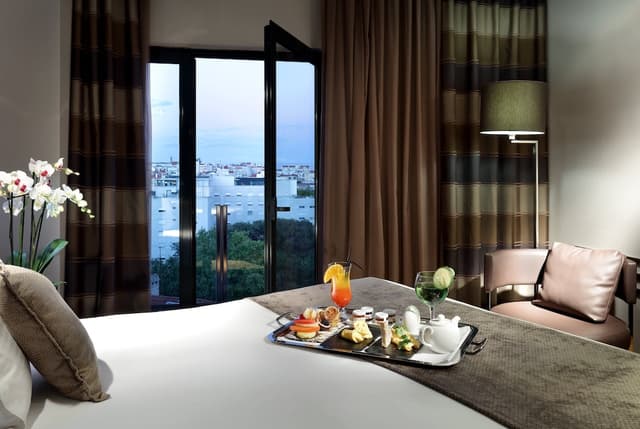 Junior Suite, 1 King Bed with Sofa bed · photo 2