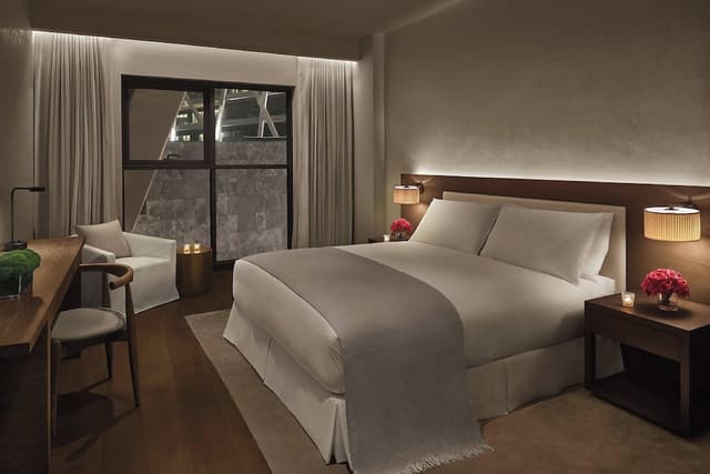 Deluxe Room, 1 King Bed · photo 2