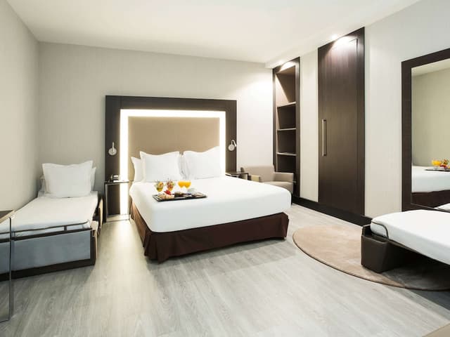 Standard Room with one Queen bed and two child beds · foto 1