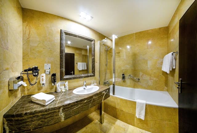 Classic Double or Twin Room with Extra Bed · photo 5