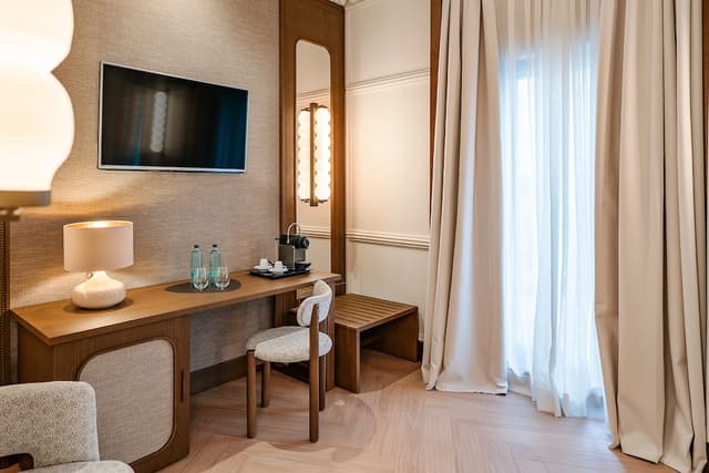 Superior room single use Barrio de las Letras view with balcony · foto 8