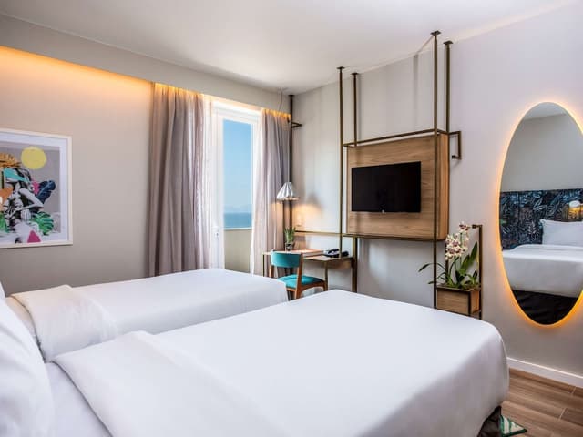 Executive Room, 2 Twin Beds, Balcony, Partial Sea View · photo 1