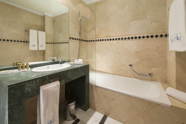 Double Room (extra beds) · photo 3