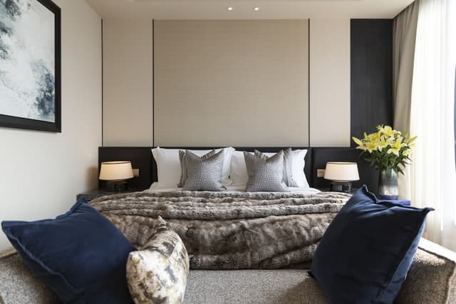 Deluxe Room, 1 King Bed Free WiFi, Free self parking · photo 2
