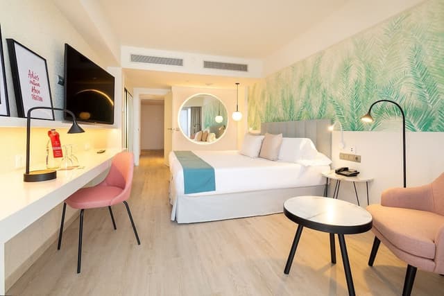 Superior Deluxe Beach View (3 Adults) · photo 5