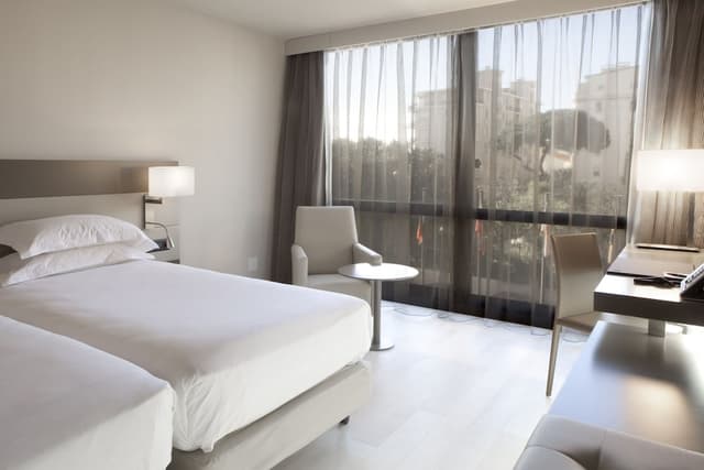 Deluxe Room, 2 Twin Beds, Sea View · photo 6