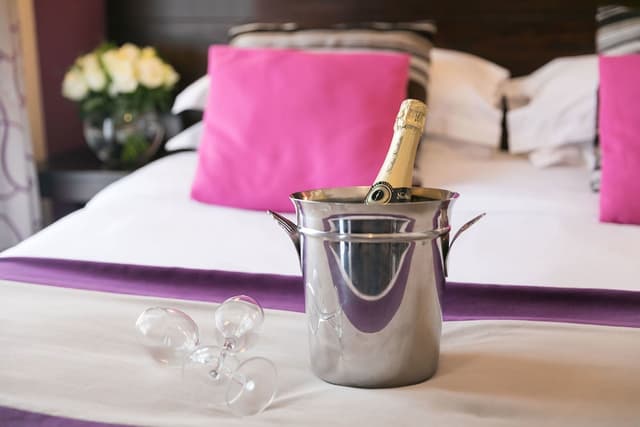 Classic Single Room, 1 Queen Bed · photo 3