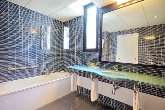 Double or Twin Room · photo 7