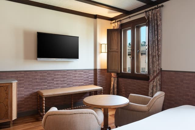 Deluxe Room, 1 King Bed (View) · photo 2