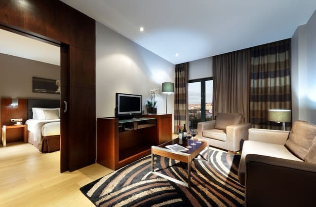 Junior Suite, 1 King Bed with Sofa bed · photo 5