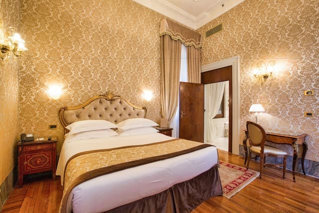 Classic Double or Twin Room · photo 6
