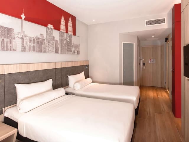 Standard Queen Room (No Window) · photo 2