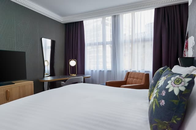 Designer Executive Room - with Super King bed · photo 4