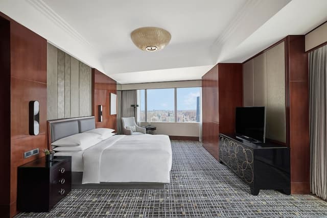 Room, 1 King Bed, Corner · photo 2