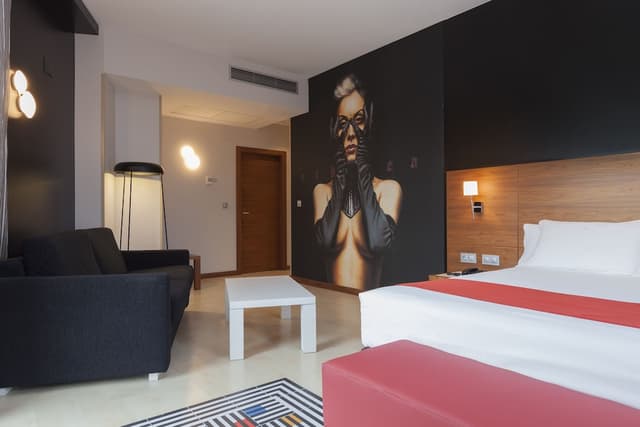 Junior Room, 1 King Bed, City View · photo 1