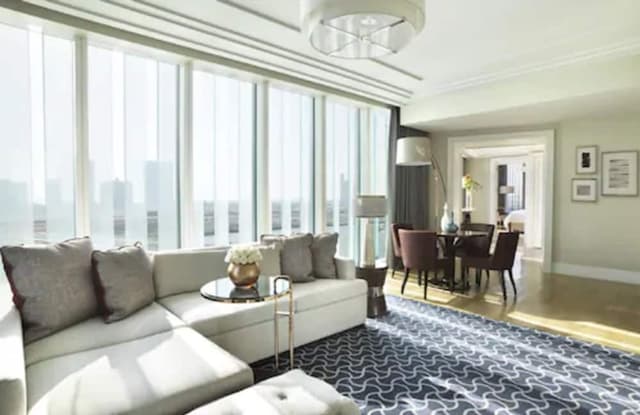 Deluxe Suite, 1 King Bed (Executive) · photo 3
