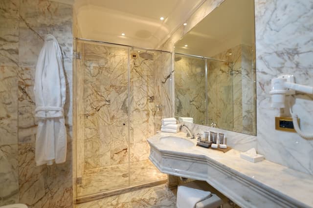 Classic Double or Twin Room · photo 4