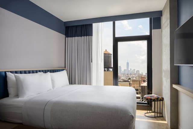 Room, 1 King Bed, Accessible, City View (Mobility, Roll-In Shower) · photo 1