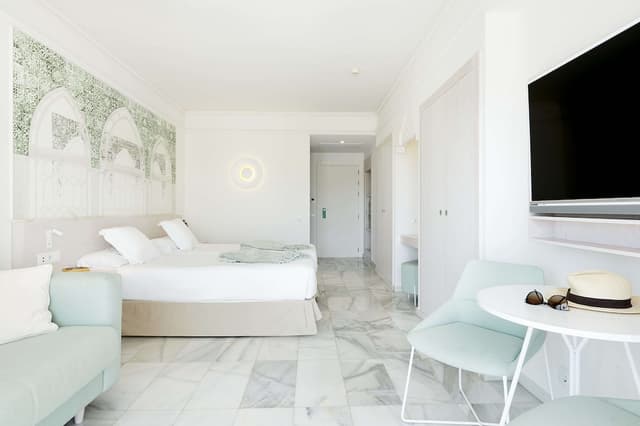 Double Room Single Use, Pool View · photo 4