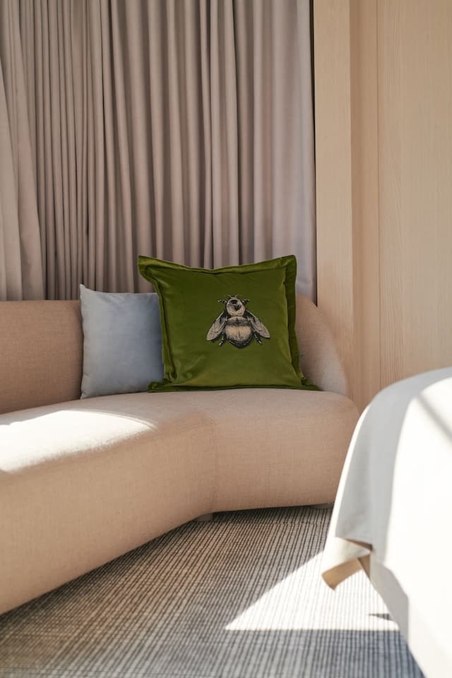 Deluxe Room, 1 King Bed · photo 4