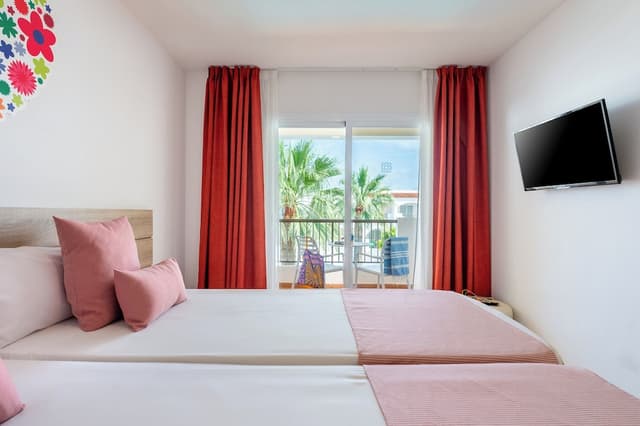 Twin Room, Pool View · photo 2