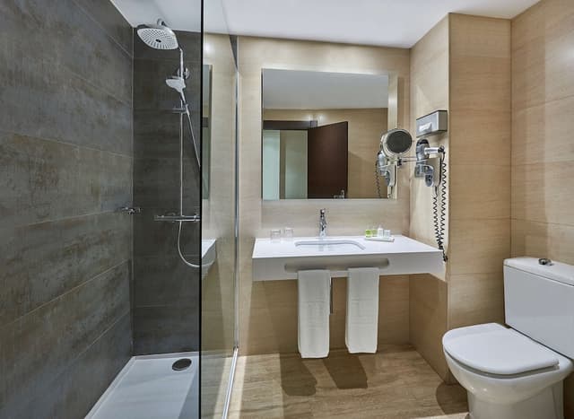 Standard Room (Extra Bed 3 adults) · photo 6