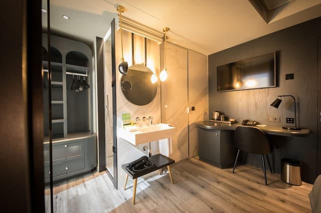 Family Room, 2 Bedrooms · photo 5