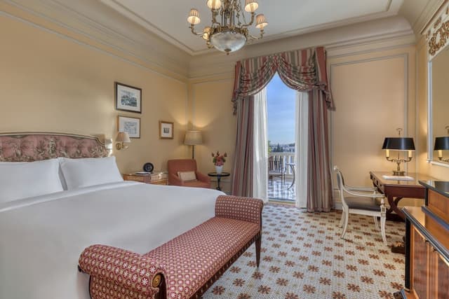 Deluxe Room, 1 King Bed (View) · photo 3