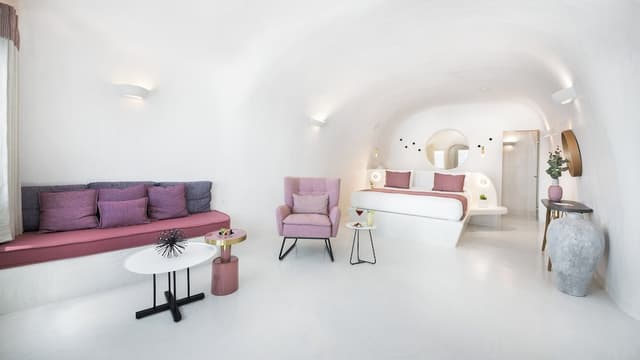 Cave Suite with outdoor heated infinity plunge pool · photo 7