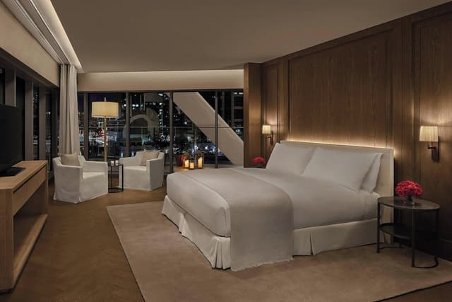 Deluxe Room, 1 King Bed, Marina View · photo 6