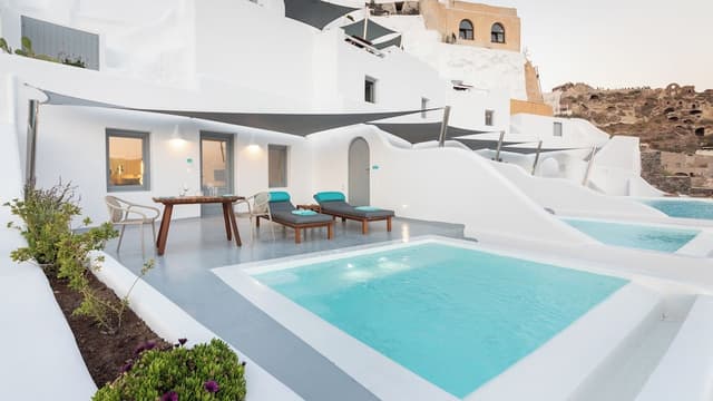 Cave Suite with outdoor heated infinity plunge pool · photo 1
