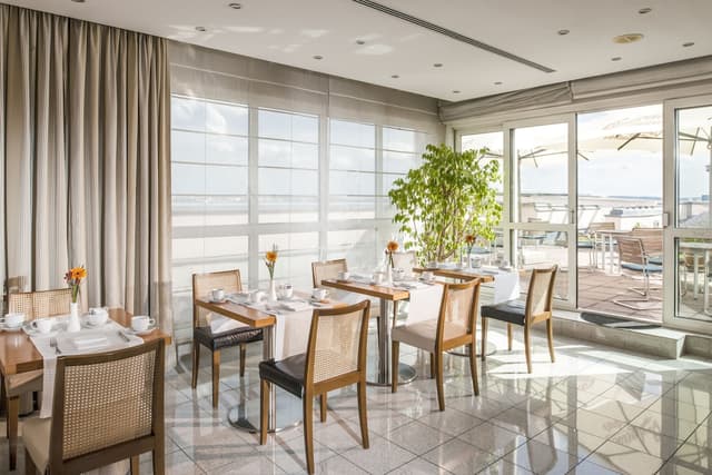 Executive Double Room, Club Lounge Access, City View · photo 7
