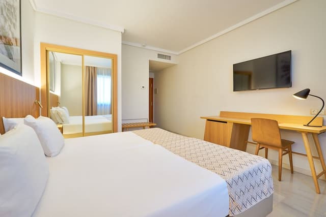 Standard Twin Room, 2 Twin Beds · photo 6